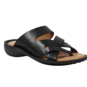 NIB L’Amour Des Pieds Black Lamba Nathra sandals